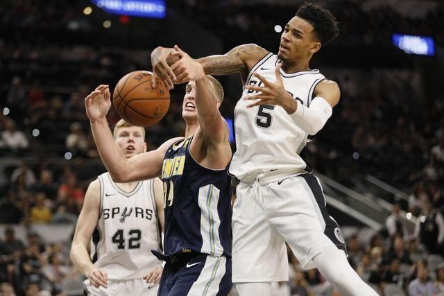  老鹰核心穆雷交易加盟马刺  